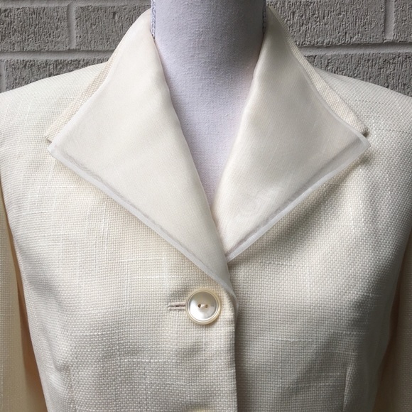 Ivory Le Suit Jacket And Skirt Set Size 6P - Picture 6 of 6